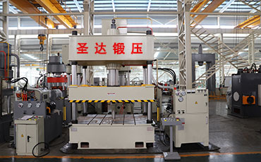 如何選擇定制200噸四柱液壓機(jī)？